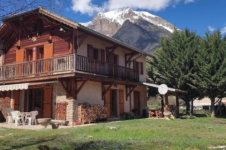 Gîte pour 5 personnes, avec Terrasse et Jardin à Châteauroux-les-Alpes