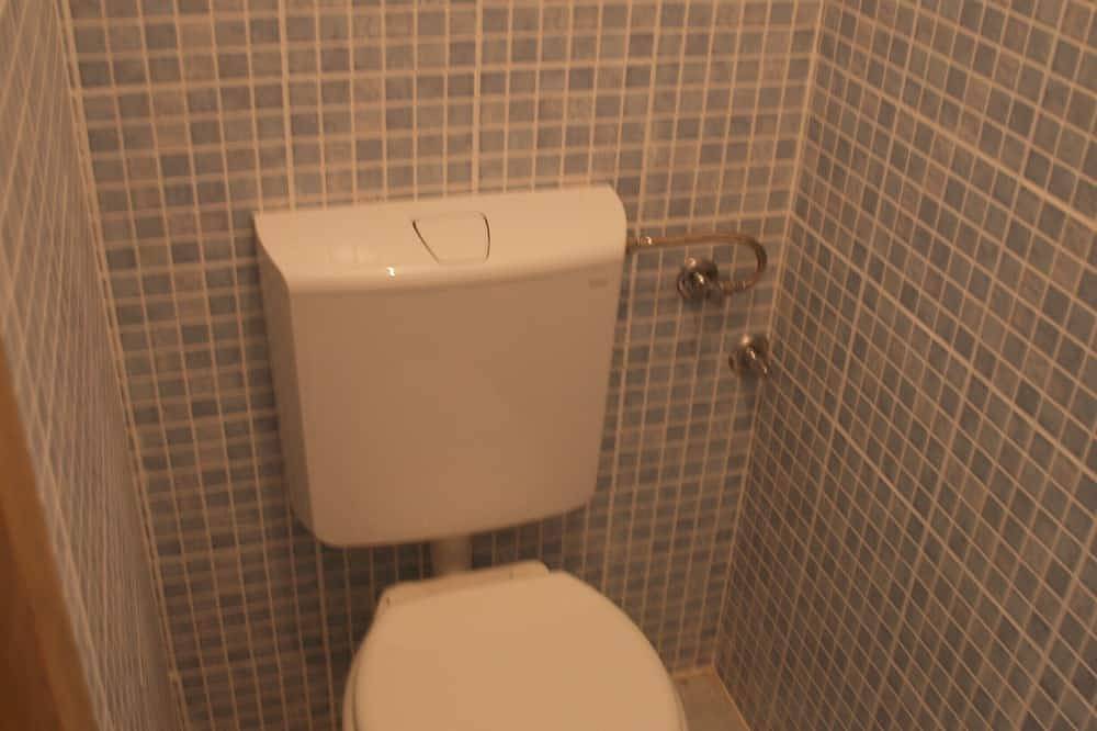 Ganze Wohnung, Apartments of 100sqm, with pool, unobstructed sea view, about 250m to the sea in Jablanac, Naturpark Velebit