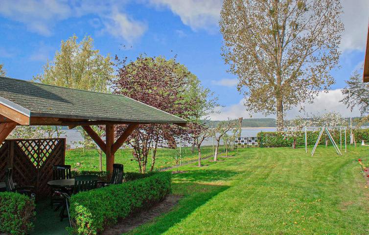 Ferienwohnung für 4 Personen, mit Seeblick und Terrasse in Userin - 2