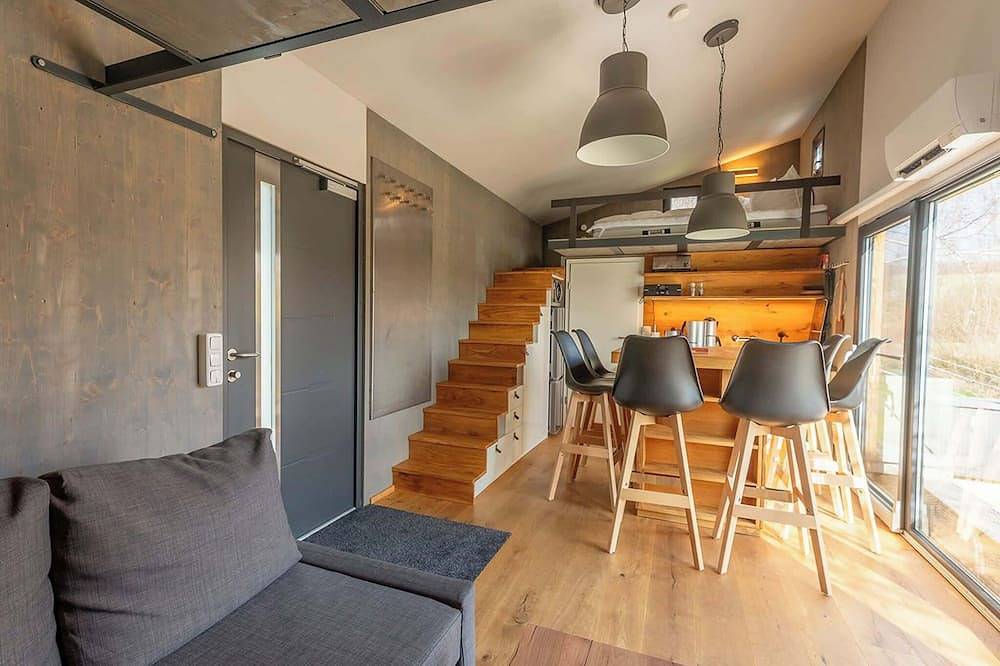 Geräumiges Tiny House mit großer Terrasse, ideal für Familien - Last Minute in Großharthau, Oberlausitz-Niederschlesien