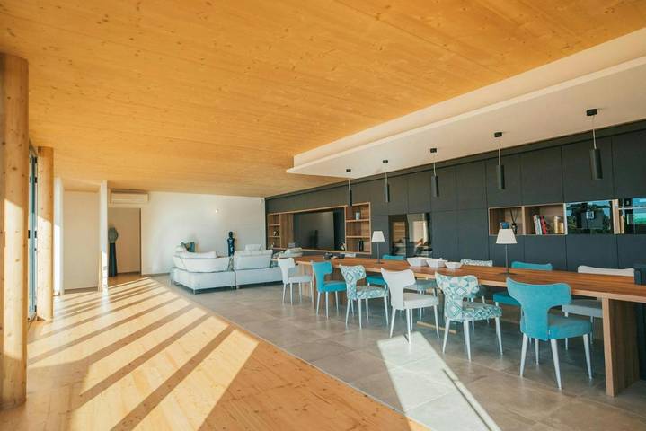 Location de vacances pour 13 personnes, avec terrasse ainsi que jardin et piscine dans Golf de Valcros - 4