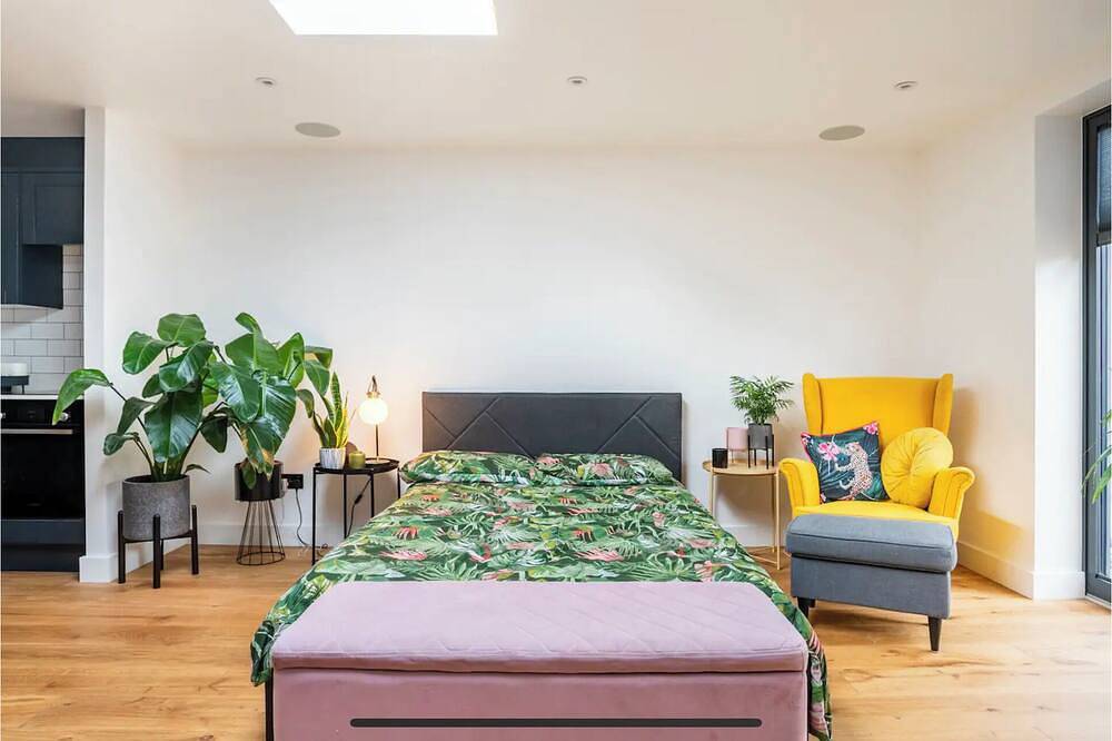 Ganze Wohnung, New Large Studio / Annex with private parking in Loughton, Essex