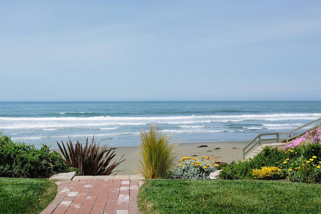 Schöne Ocean Front Cottage! Schönheit außen, Charme innen! in Cayucos, San Luis Obispo County