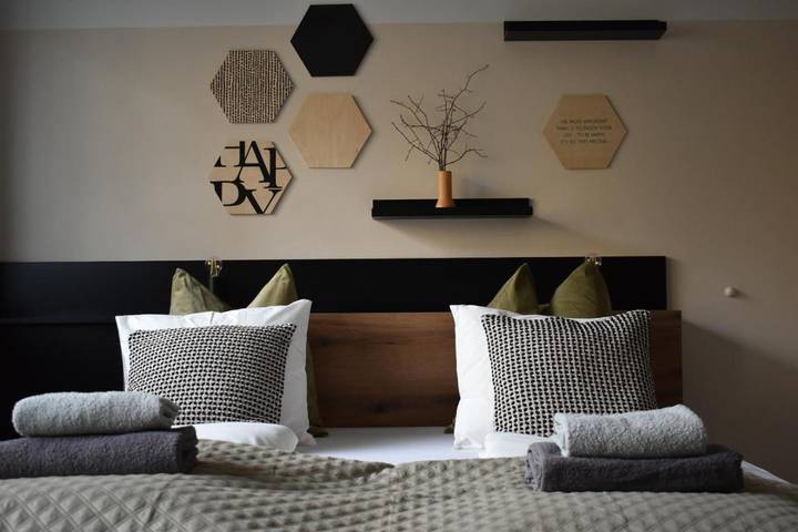 Ferienwohnung für 2 Personen, mit Balkon und Terrasse sowie Ausblick in Landeck - 2