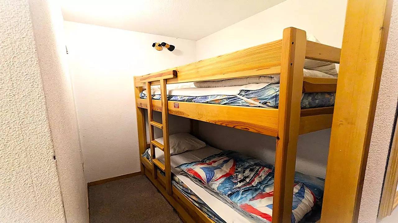 Apartamento entero, Bonito T2 con balcón para 4 personas con vistas a la montaña. in Vallouise, Parque Nacional de los Ecrins