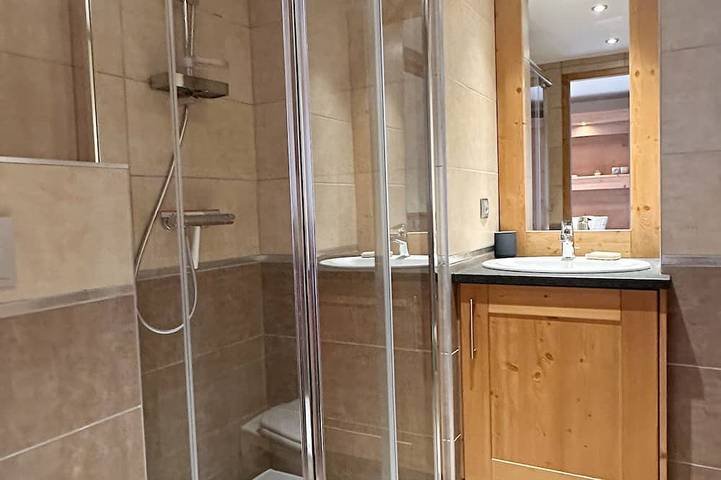 Gîte pour 6 personnes, avec terrasse et jardin dans Office De Tourisme De Samoens - 4