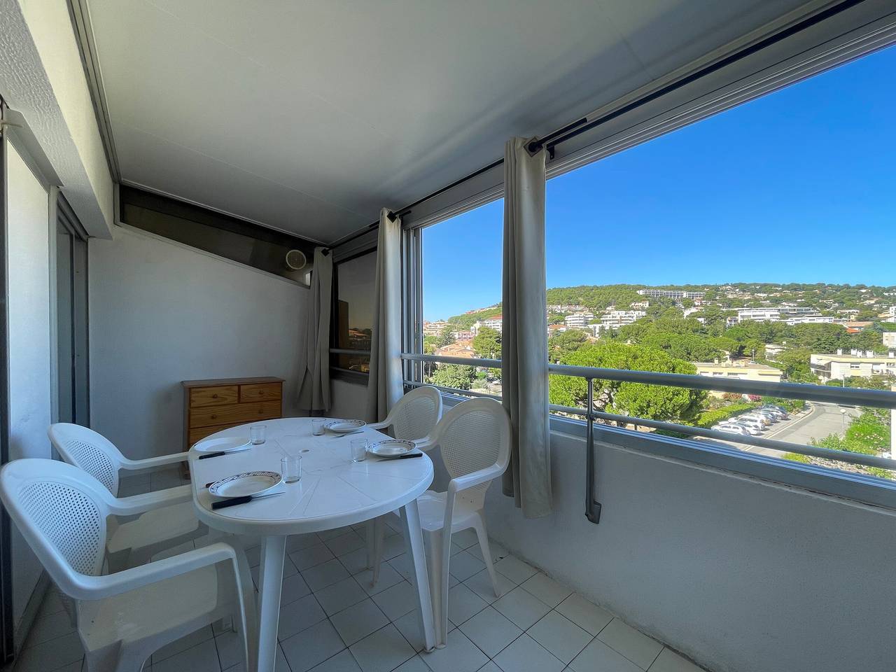 Entire studio, Top-Floor Studio with Veranda, Parking, and Elevator Near Sète Beach in Sete, Côte d'Améthyste