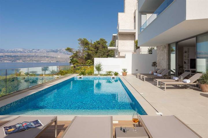 Villa pour 12 personnes, avec jardin ainsi que piscine et sauna, adapté aux familles à Splitska - 2