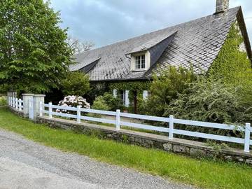 Chambre d’hôte pour 2 personnes, avec vue ainsi que jardin et piscine, animaux acceptés en Corrèze