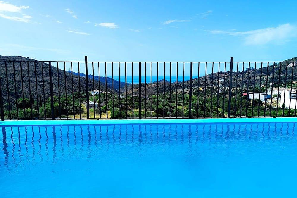 Entire apartment, Dúplex Mar y Montaña in Ojén, Sierra de las Nieves