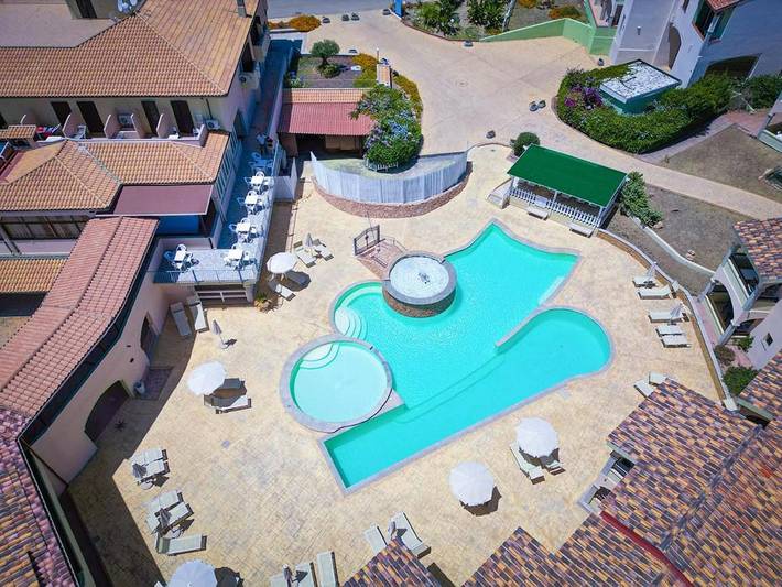 Hôtel pour 2 personnes, avec Terrasse ainsi que Jardin et Piscine