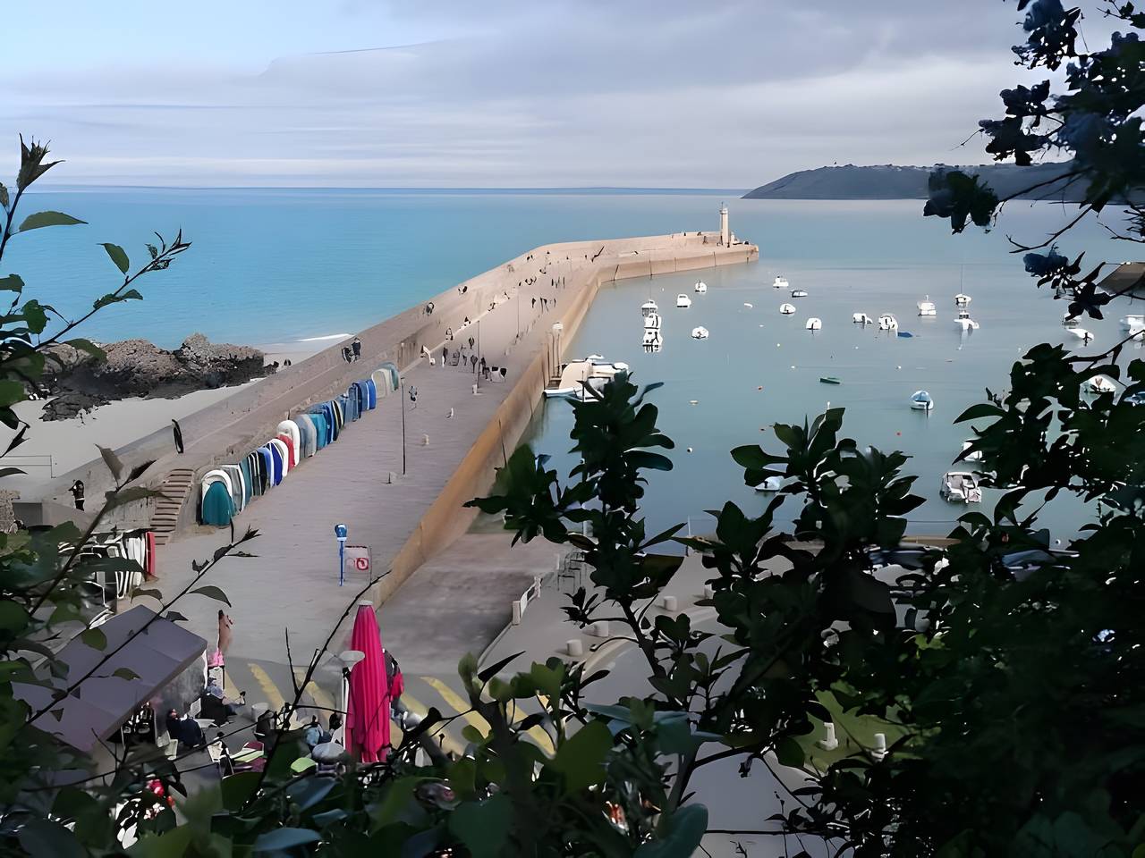 Gîte 30m De La Mer, plage en contre bas in Binic, Côte de Goëlo