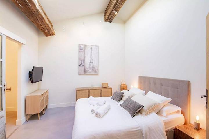 Chambre d’hôte pour 2 personnes, avec vue ainsi que jardin et piscine à Lourmarin - 4