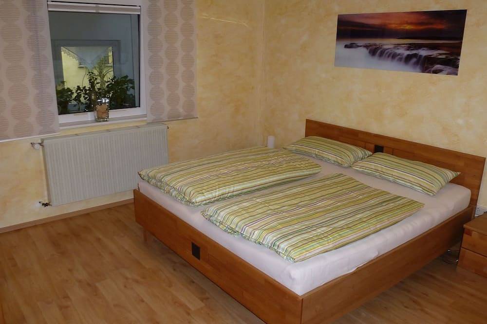 Ganze Wohnung, 100qm große, vollständig eingerichtete Fewo mit 3 Schlafzimmern in Sulzdorf a.d.Lederhecke, Franken