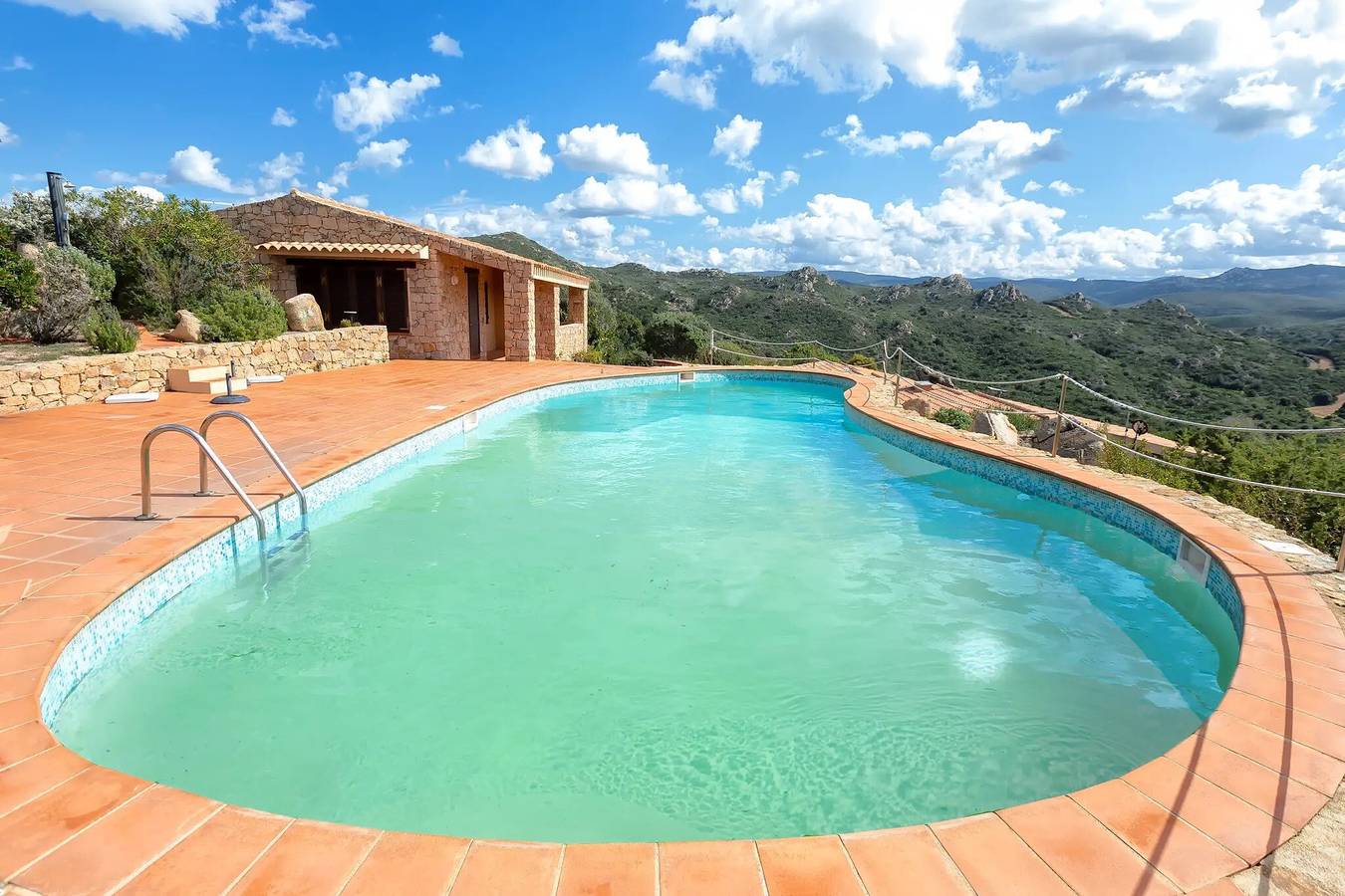 Casa vacacional 'Residence Bellavista 2' con vistas al mar, Wi-Fi y aire acondicionado in Costa Paradiso, Trinità d'Agultu e Vignola