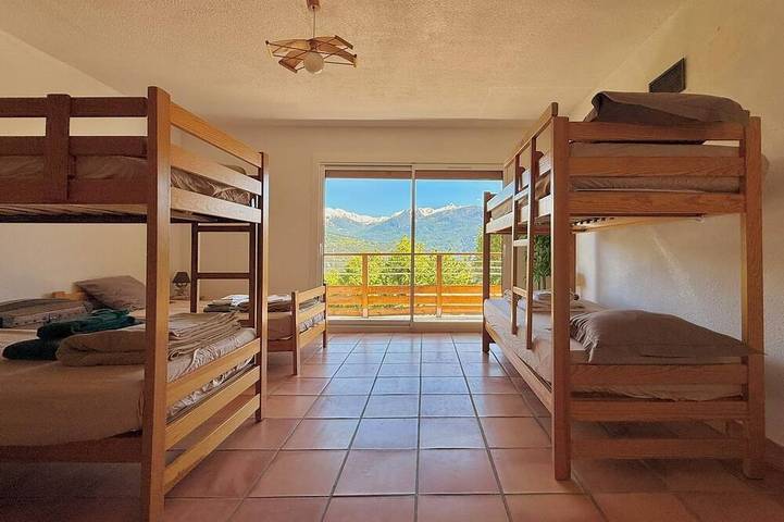 Comfortable Cottage – Sleeps 15 – Panoramic Mountain View, Terrace, Hautes-Alpes in Embrun, Nationalpark Écrins