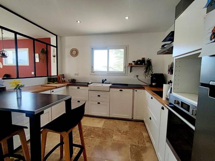 Location de vacances pour 6 personnes, avec piscine ainsi que jardin et terrasse à Saint-Jean-de-Ceyrargues - 4