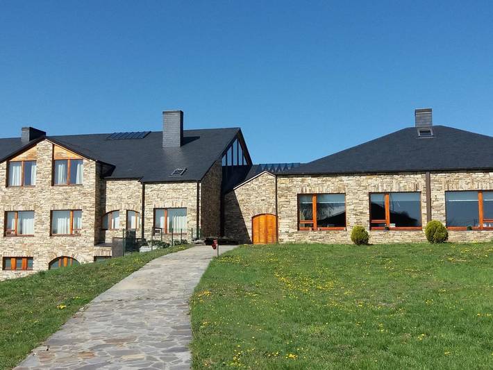 Apartamento de vacaciones para 2 personas, con piscina además de jardín y sauna en Montaña de Luna