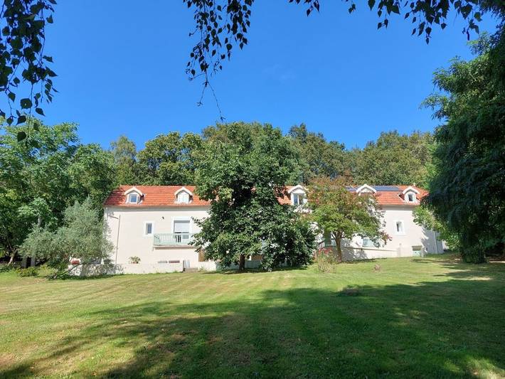 Gîte pour 12 personnes, avec Terrasse et Jardin à Cheffois