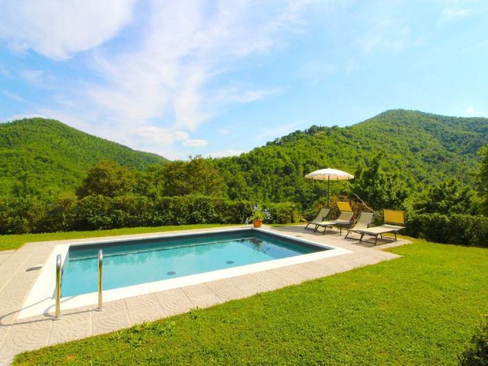 Agriturismo per 4 persone, con Terrazza e Giardino nonché Piscina a Castiglion Fiorentino