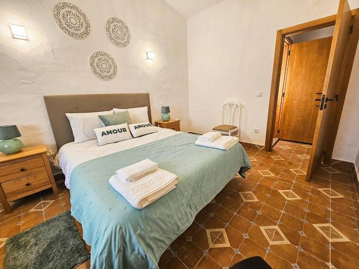 Ferienhaus 'O Rossio' mit Bergblick, WLAN und Klimaanlage in Esperança, Parque Natural da Serra de São Mamede