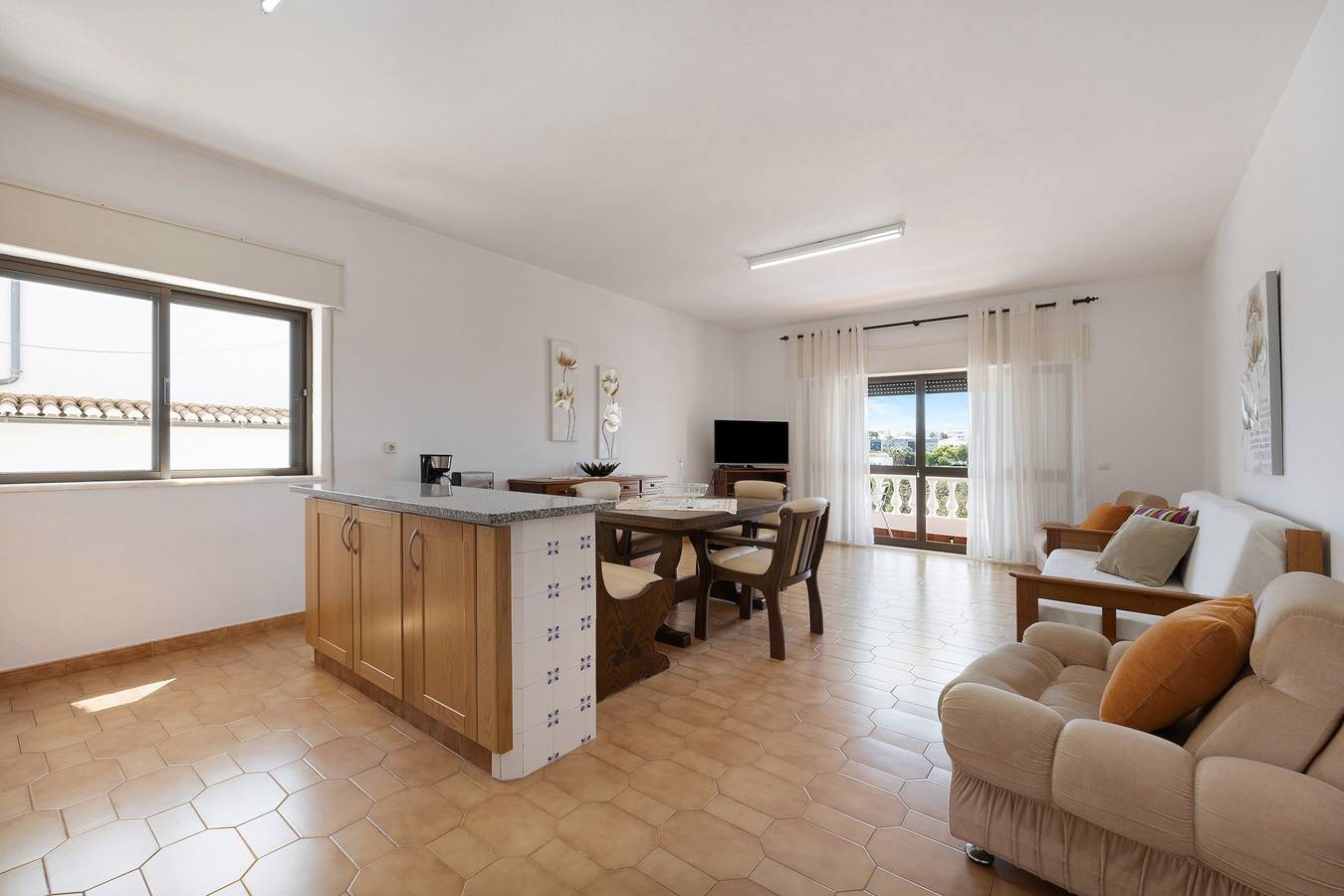 Ganze Wohnung, Ferienwohnung 'Casa Atlântico nº4' in Meeresnähe mit Gemeinschaftspool und Wlan in São Sebastião, Lagos