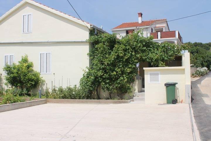 3-Zimmer-Haus mit Terrasse Preko, Ugljan K-12078 in Plaža Jaz, Poljana