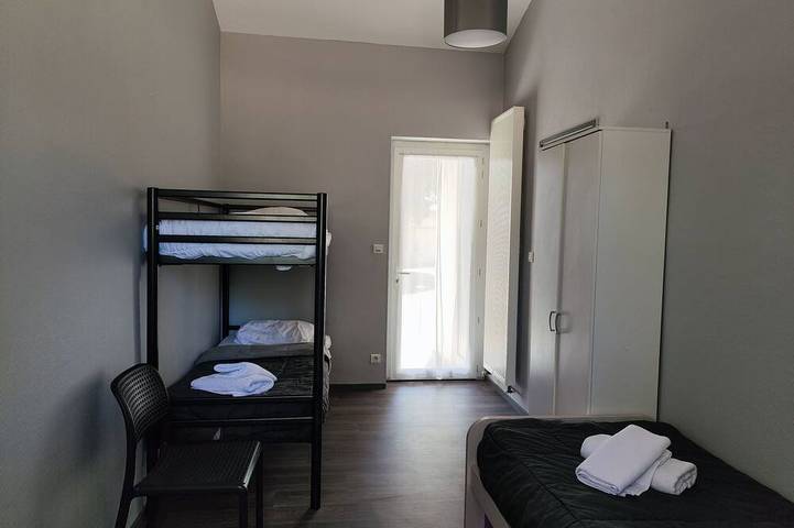 Gîte pour 5 personnes, avec terrasse ainsi que piscine et jardin à Espalion - 2