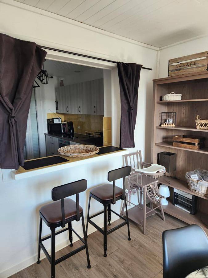 Location de vacances pour 6 personnes, avec jardin ainsi que vue et piscine à Saint-Étienne-de-Fontbellon - 4