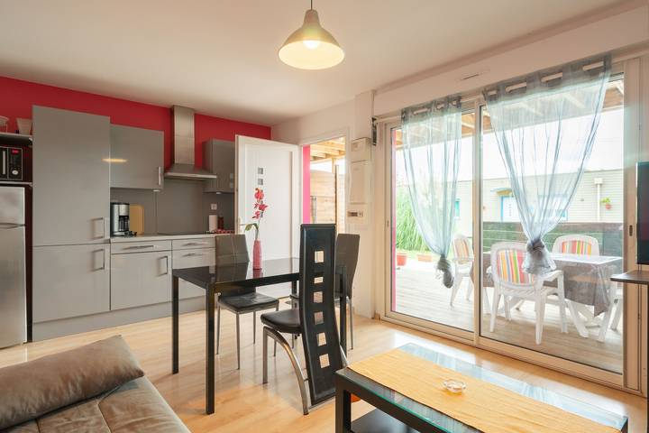 Apartamento entero, Apartamento 'Le Clos Du Champ De L'Amour - Rochefort' con piscina privada, Wi-Fi y aire acondicionado in Saint-Simon-de-Bordes, Región de Jonzac