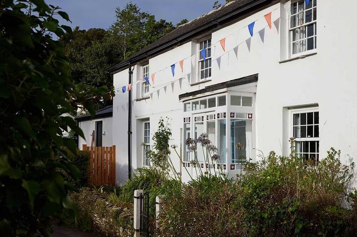 Cottage for 6 people, with terrace and garden, with pets in Helford