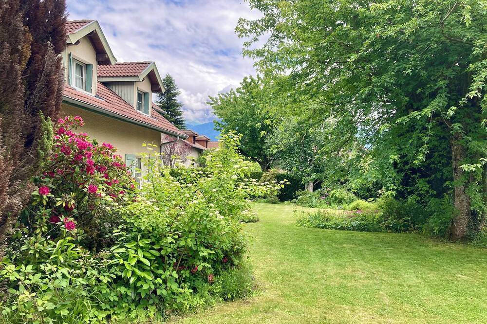 Annecy - Beautiful 10pers house, near lake and shops. Large, quiet garden. in Saint-Jorioz, Parc naturel régional du Massif des Bauges