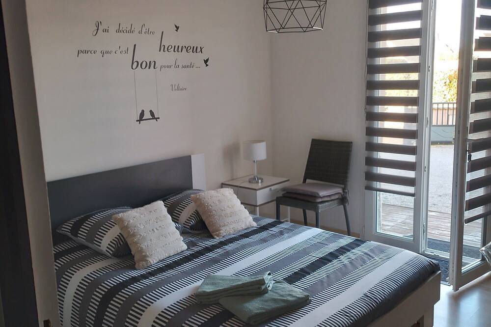 Chambre chez un particulier tout près des plages du débarquement. Et commerces in Saint-Hilaire-Petitville, Carentan les Marais