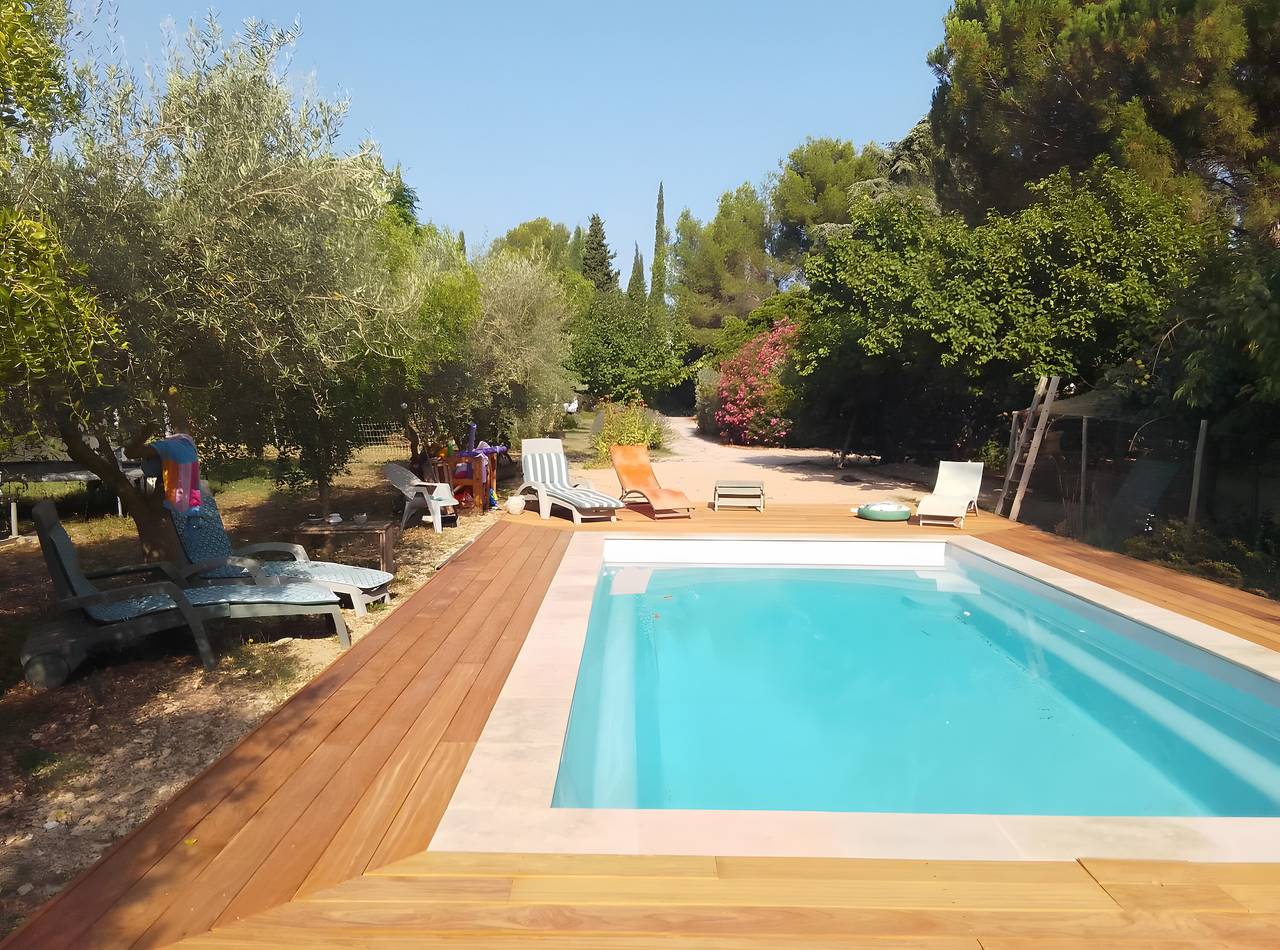 Studio entier, Studio « Le Petit Mas des Pins » avec piscine partagée, Wi-Fi et climatisation in Eygalières, Région d'Arles