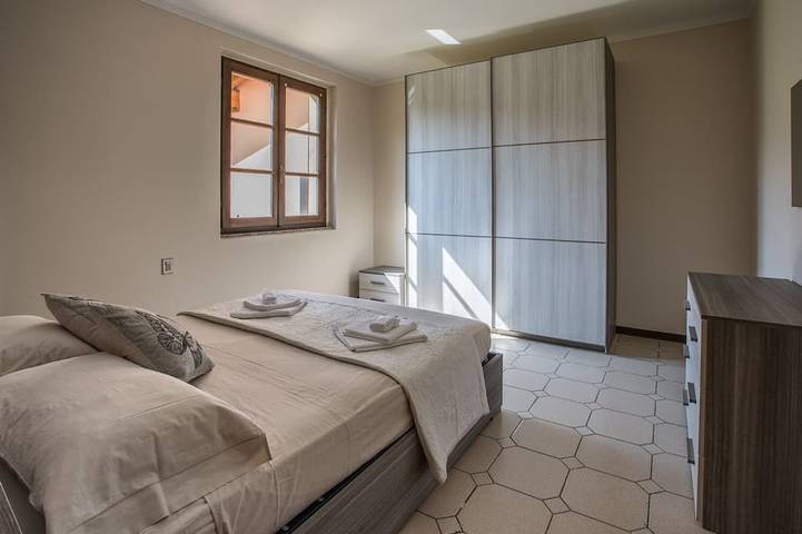 Villa with awesome lake view a few steps from the beach by Heart of Garda in San Felice del Benaco, Montagnes autour du lac de Garde