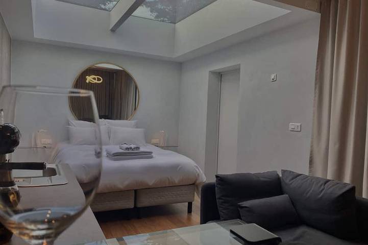 Gîte pour 2 personnes, avec jardin ainsi que terrasse et jacuzzi dans Plage de la Ville Berneuf