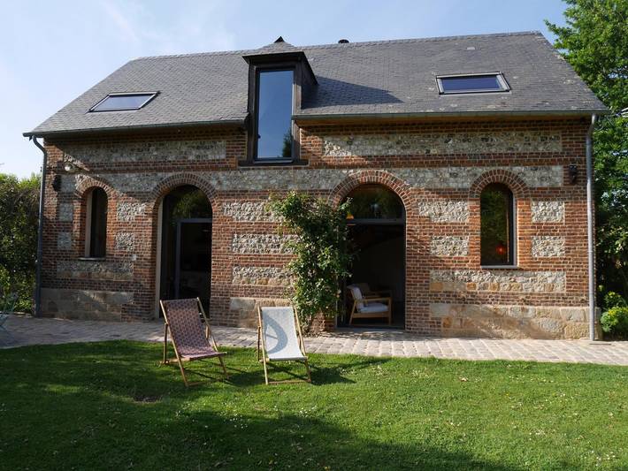 Gîte pour 6 personnes, avec terrasse ainsi que sauna et jardin dans Riville