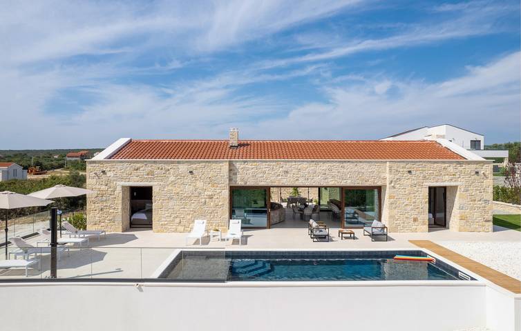 Feriehus for 8 personer, med terrasse og jacuzzi samt sauna - 1
