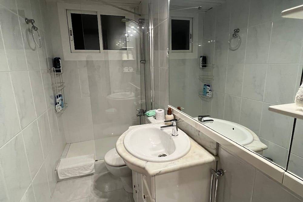 Ganze Wohnung, Bright Big Room near to Downtown in Barcelona Zentrum, Barcelona