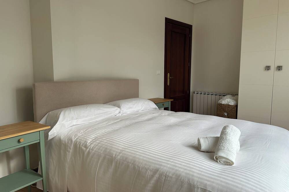 Entire apartment, Apartment close to Usgo Beach and Robayera in Miengo, Cantabrian Coast