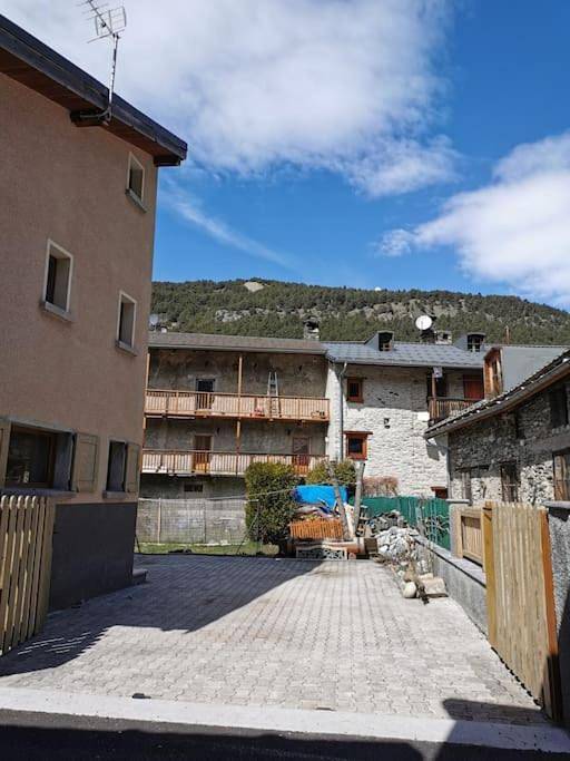 Location de vacances pour 14 personnes, avec jardin et vue à Bramans - 3