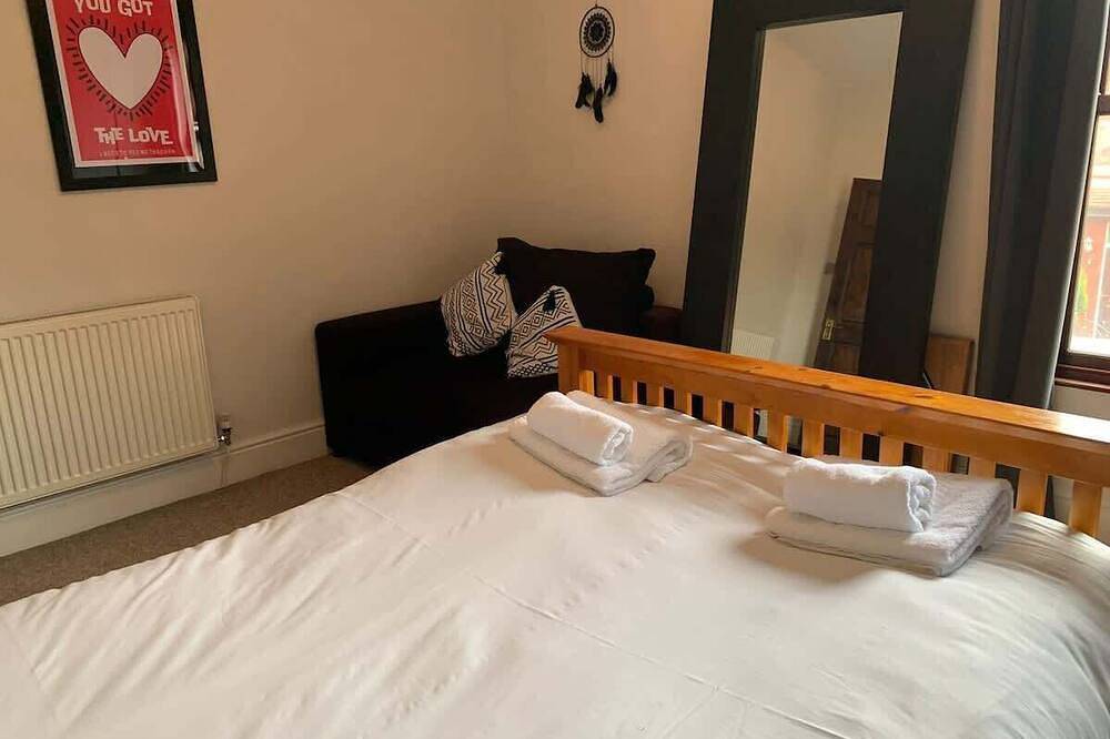 Beautifully Styled 2Br Home with Garden in Manchester, Greater Manchester