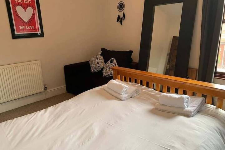 Beautifully Styled 2Br Home with Garden in Manchester, Greater Manchester