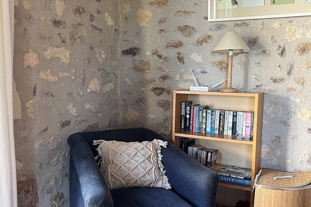 Lovely 1-bedroom cottage in tranquil Le Petit-Pressigny, perfect for relaxing. in Le Petit-Pressigny, Loches und Umgebung