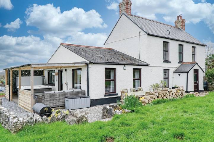 Hill House - 4 Bedroom Holiday Home - Llanrhidian in Swansea region