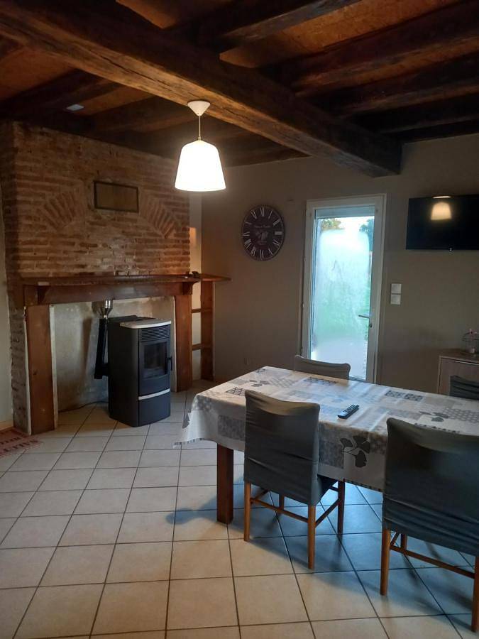 Location de vacances pour 3 personnes, avec jardin ainsi que terrasse et vue, adapté aux familles à Trévol - 2