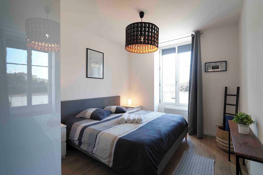Entire apartment, Épernay Prestige, Apartment with terrace in Épernay, Marne