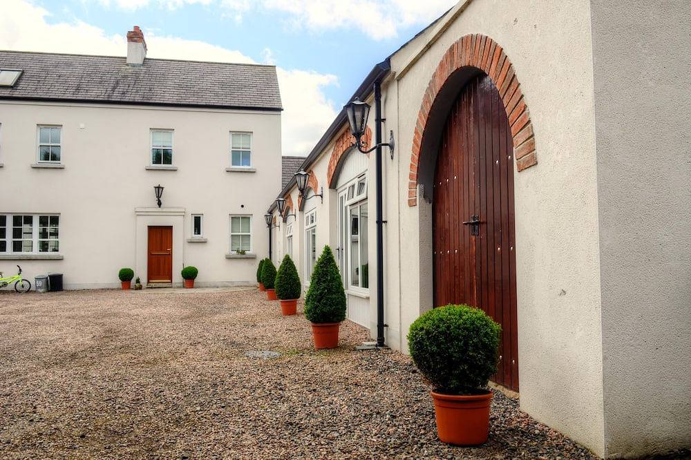 Landleben, privater Garten und großartige Lage, um Ulster zu bereisen. Neue Heisse Wanne in Grafschaft Down