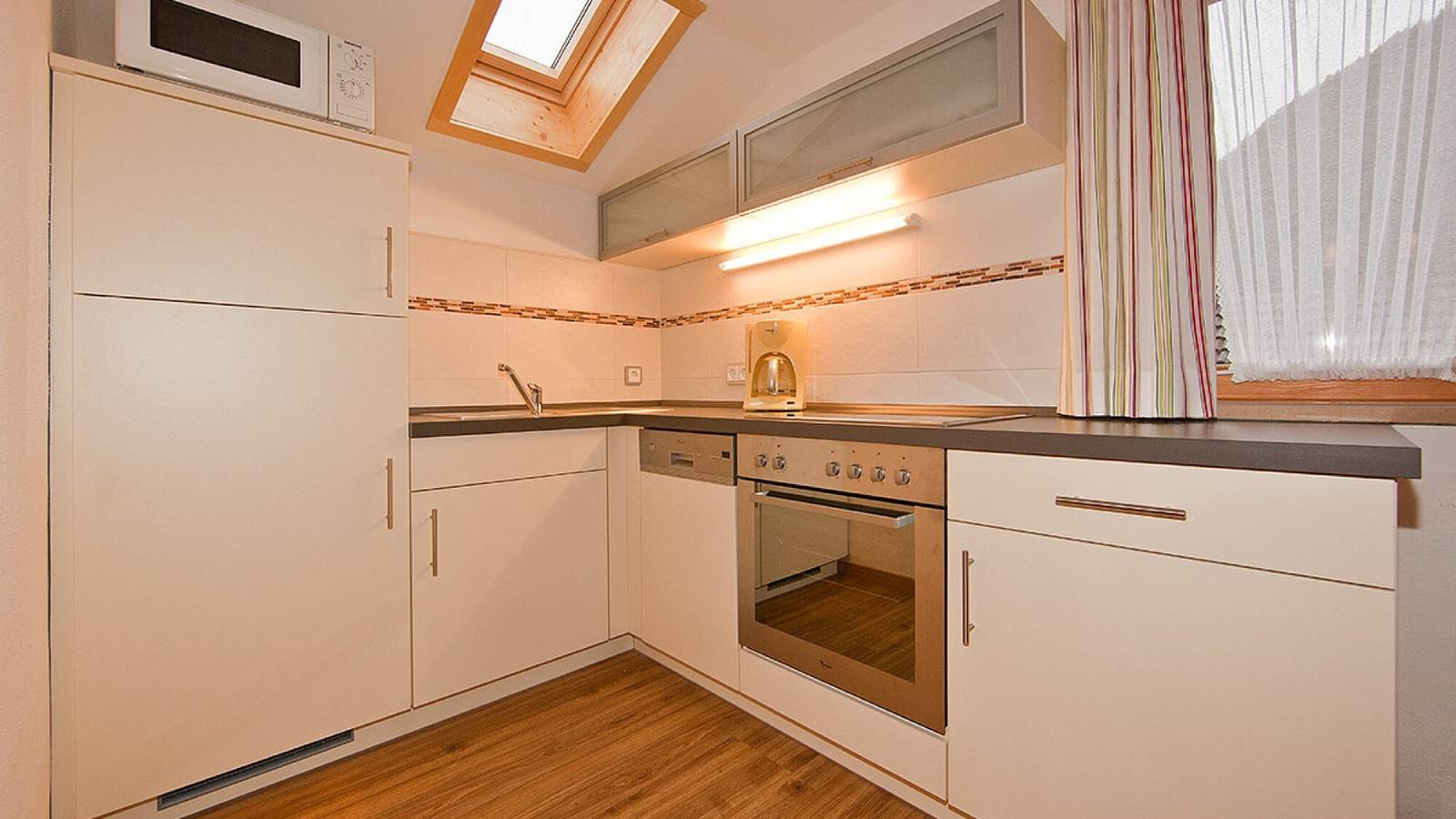 Apartamento entero, Apartamento 'Ferienwohnung 4' con vistas a la montaña, jardín compartido y Wi-Fi in Mittenwald, Alpes Bávaros