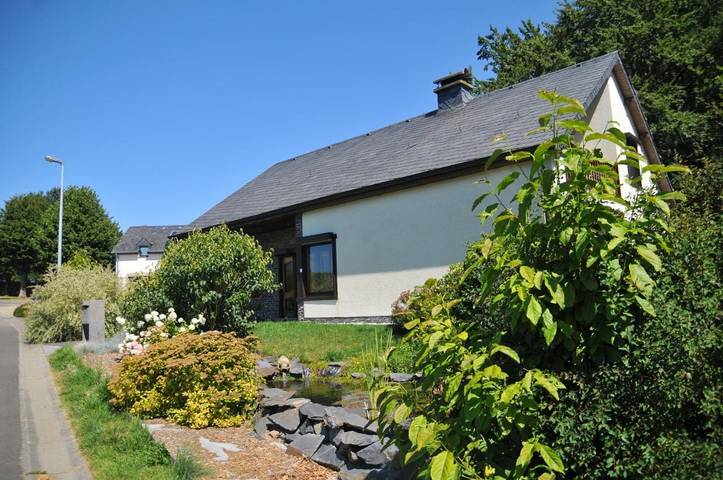 Location de vacances pour 9 personnes, avec bassin pour enfant et jardin ainsi que piscine et vue, adapté aux familles à Gouvy - 2